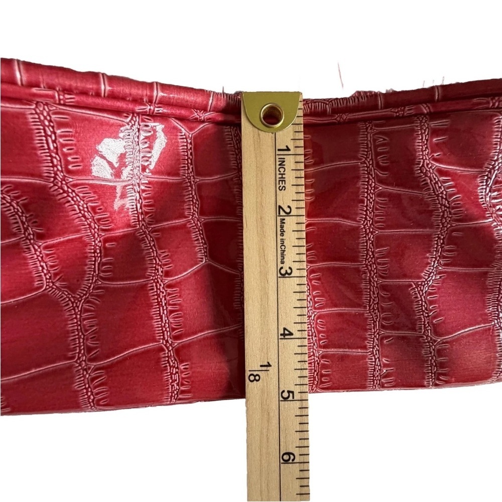 Sag Harbor Shoulder Bag Womens Large Red Faux Leather Crocodile Braided Zip - Picture 5 of 10